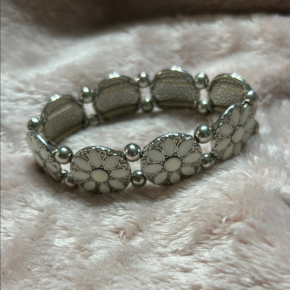 Elegant Silver and White Floral Bracelet